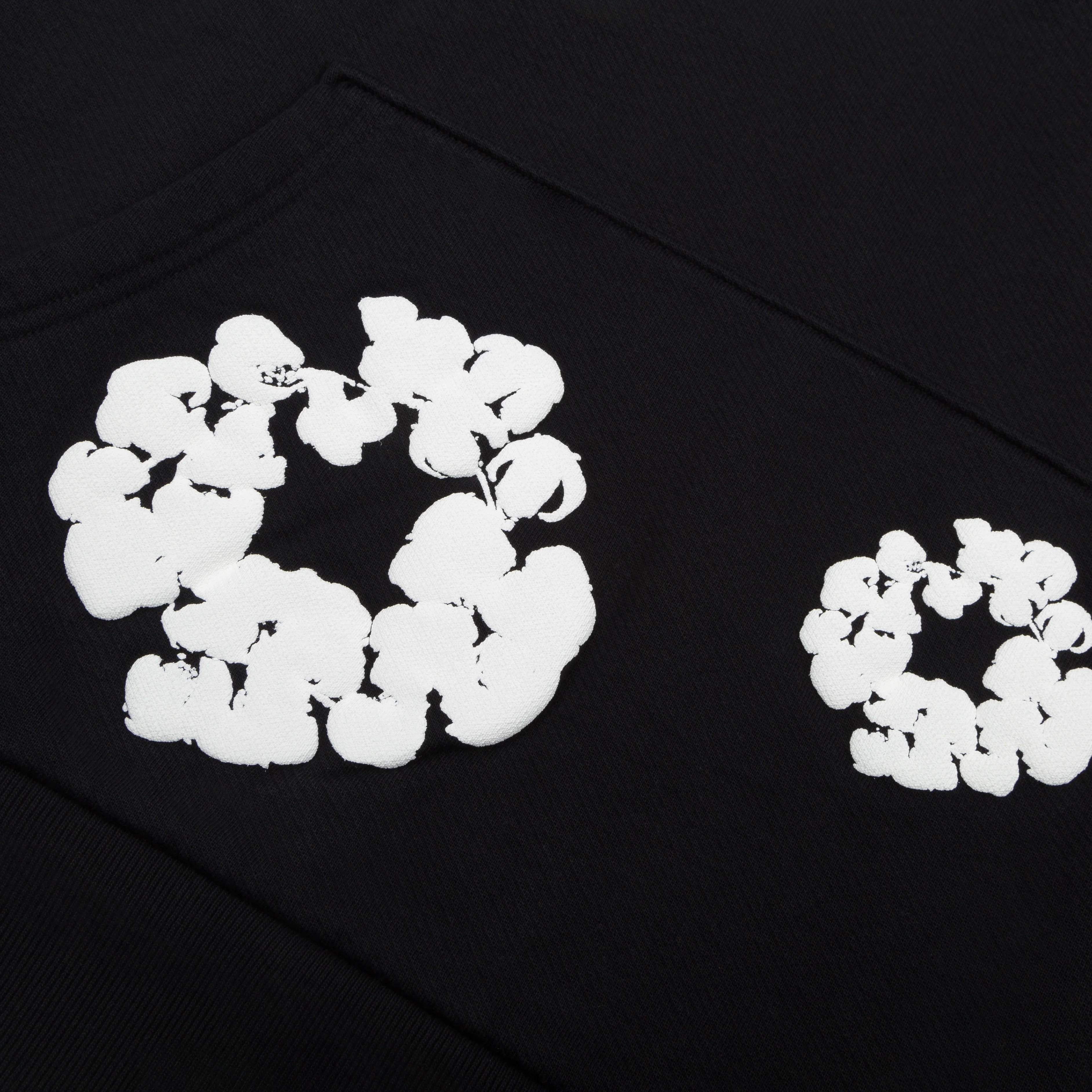 The Cotton Wreath Sweatshirt Black - Image 3
